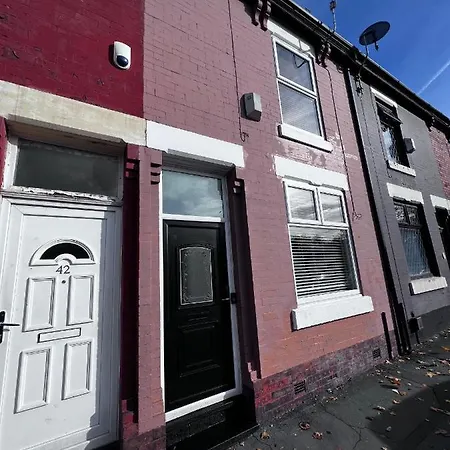 House In Manchester Exterior photo